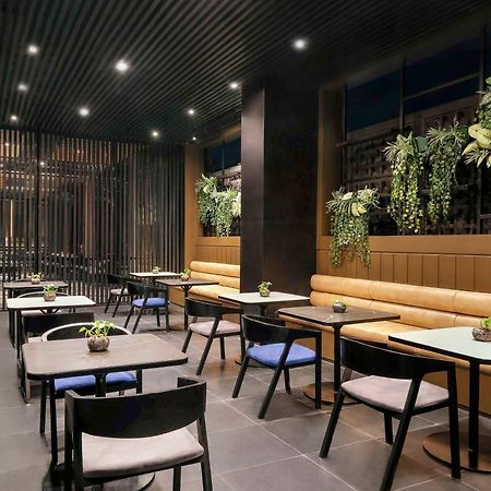 Hotel Ibis Surabaya Tidar Exterior foto