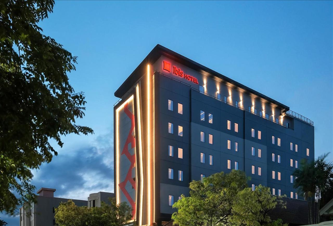 Hotel Ibis Surabaya Tidar Exterior foto