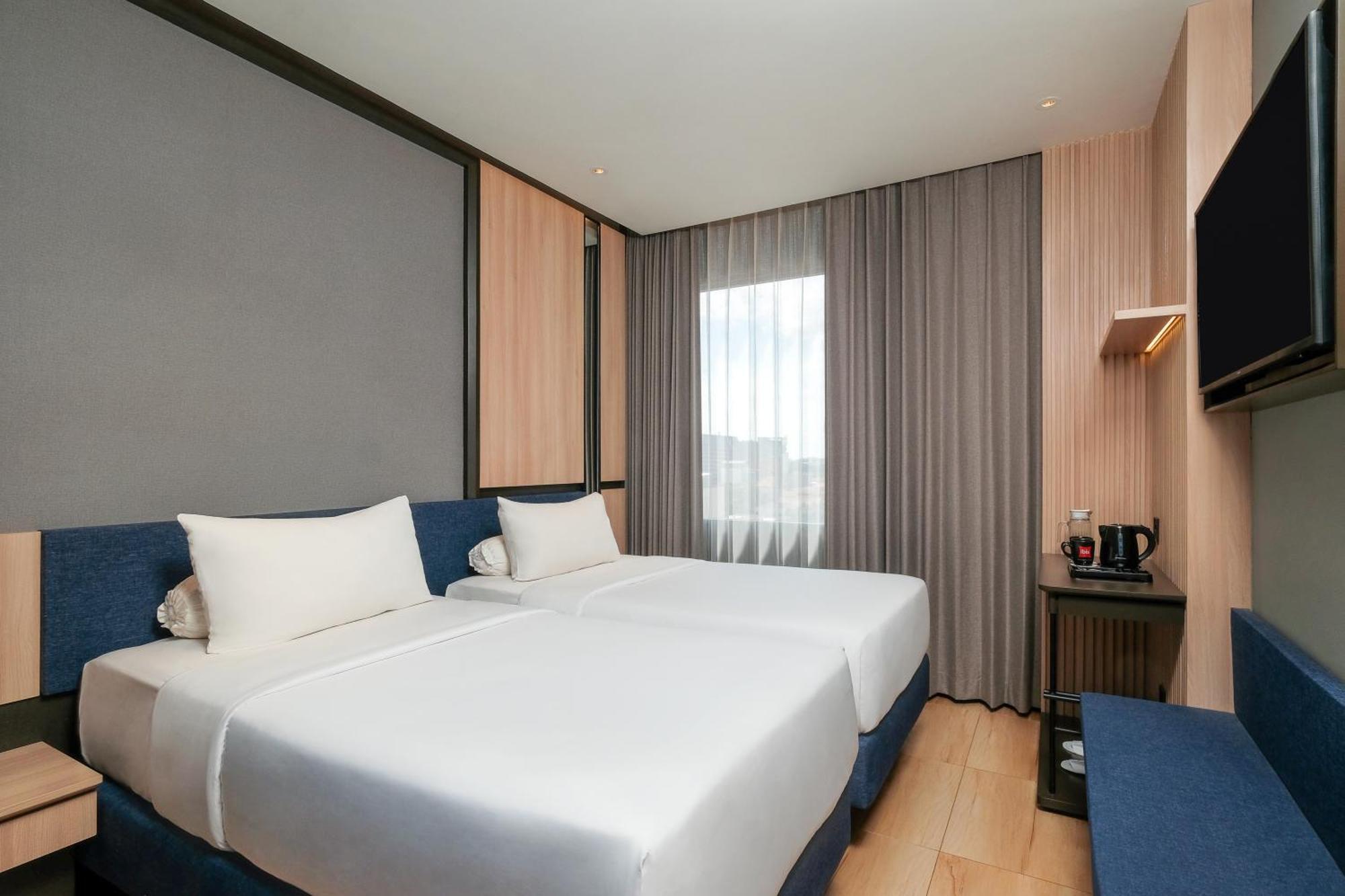Hotel Ibis Surabaya Tidar Exterior foto