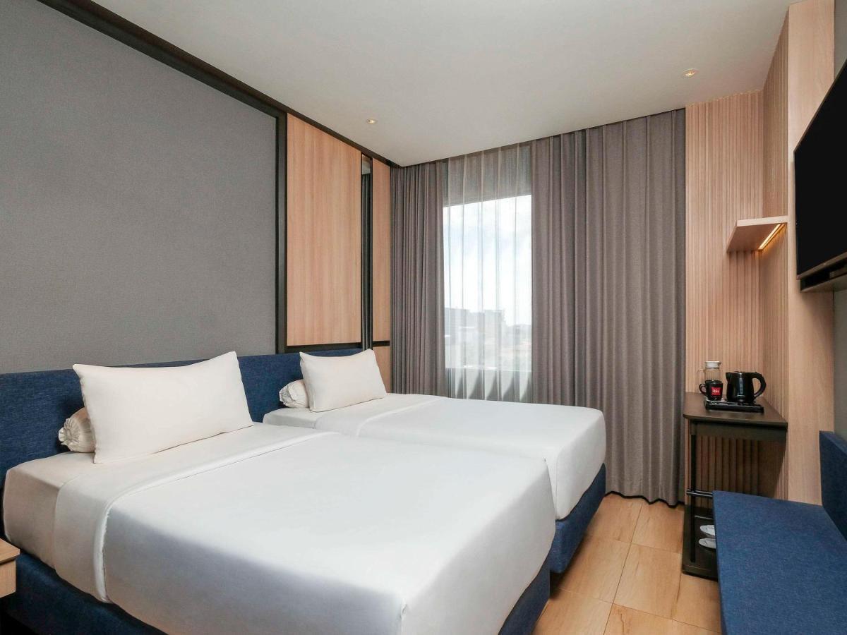 Hotel Ibis Surabaya Tidar Exterior foto